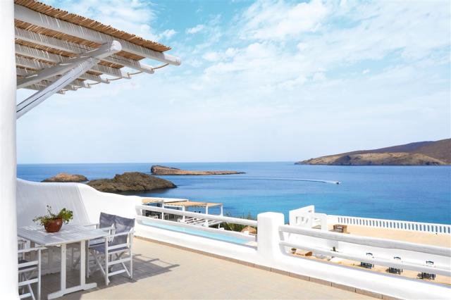 33-Superior-suite-with-panoramic-sea-view-from-the-balcony_72dp