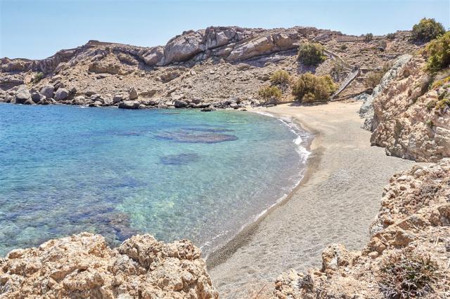 08-The-tranquil-protected-beach-fully-private_72dpi.jpg