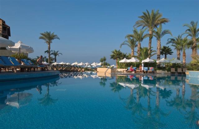 038-The-Outdoor-Pool.jpg