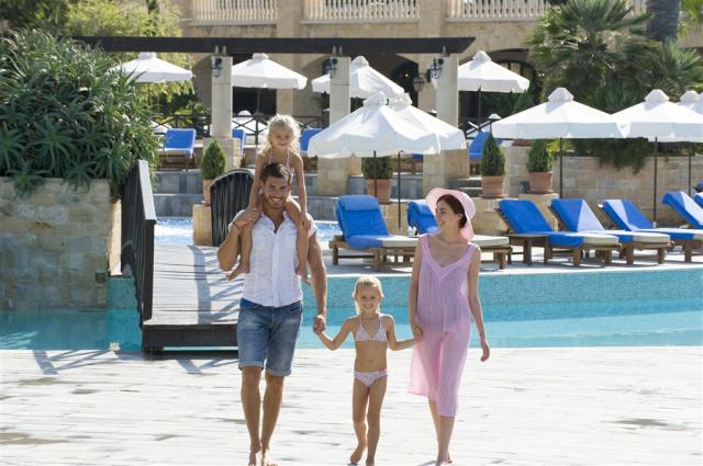 Family_at_pool_door_bridge.jpg