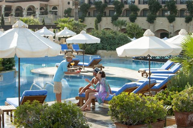 Outdoor_pool_A.jpg