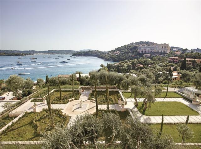 06-Landscaped-Gardens-Resort-Grounds_ci006.jpg