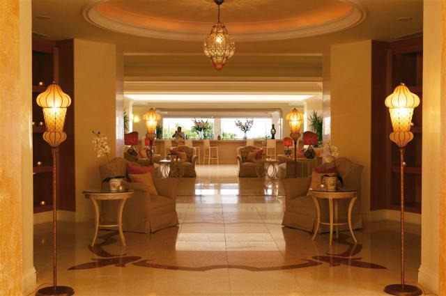 11-Eclectic-Lounges-and-Bar_72dpi.jpg