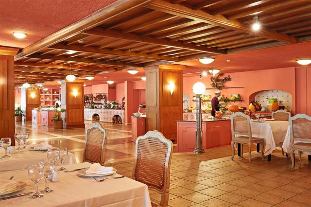 17-Marco-Polo-Main-Restaurant,-Open-for-breakfast,-lunch-and-di
