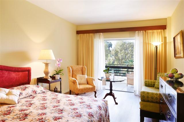 52-Double-Room-Garden-View,-Master-Bedroom_72dpi.jpg