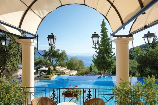 02-Waterfront-verandas-landscaped-pools-and-spectacular-sea-vie