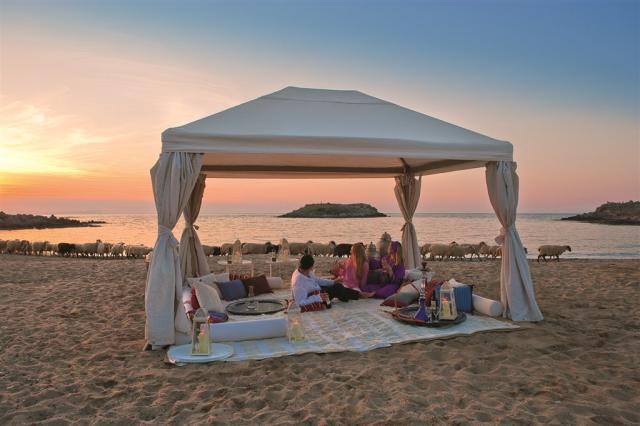 02. Meli Palace, Beach side Dining_high.jpg