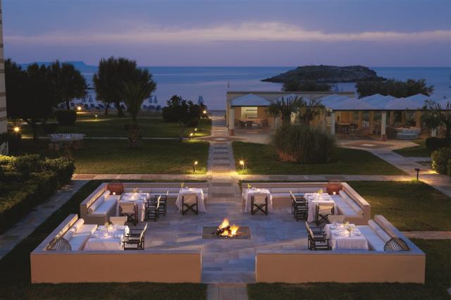 07. To Nissi theme restaurant_high.jpg