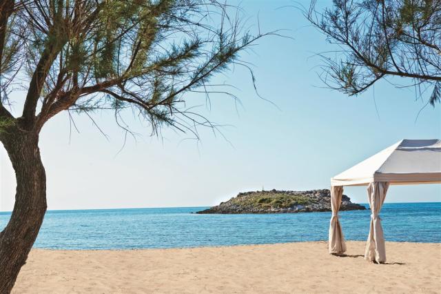 16. Meli Palace's dreamy seaside setting_high.jpg