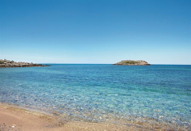 18. Meli Palace's dreamy seaside setting_high.jpg