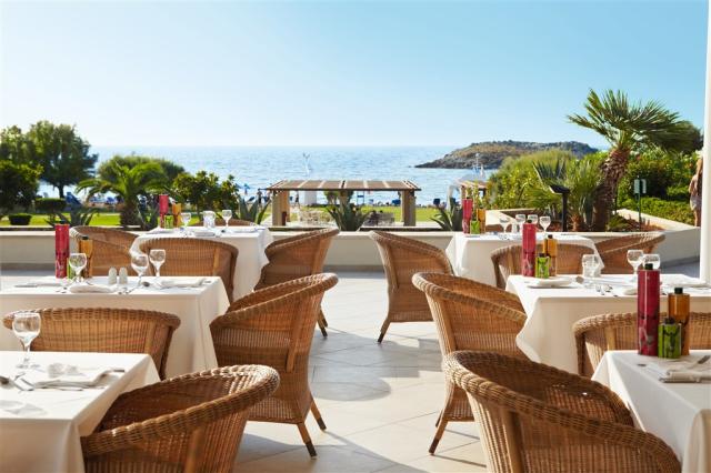 14-Excellent-Choice-of-All-Inclusive-Dining_72dpi.jpg