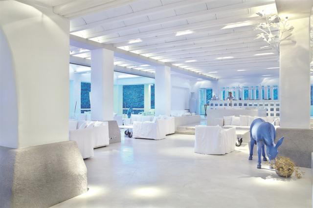 16.Stunning-whitewashed-effect-with-brilliant-Blue-splashes.jpg