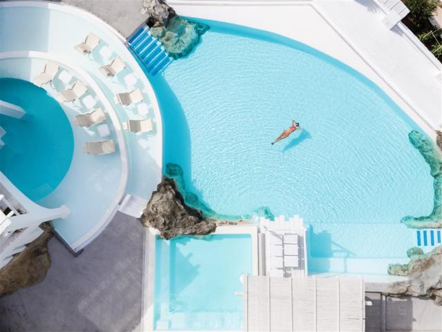 01-Z110_An-Adventure-of-the-Imagination-the-Infinity-Pool_72dpi
