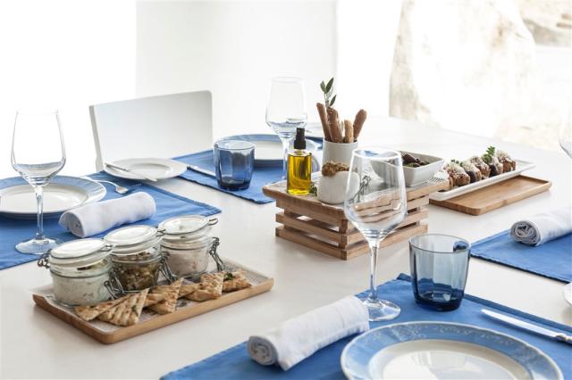 01-Z260_Aegean-Poets-Restaurant,-serving-true-Mediterranean-Cui