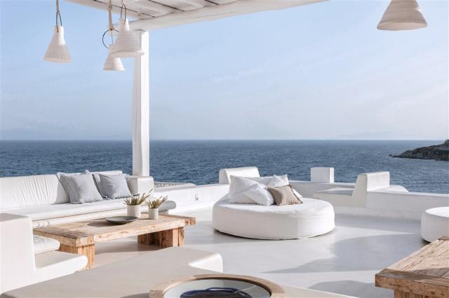 01-Z410_Royal-Blu-Mansion-outdoor-living-area-with-sea-view_72d