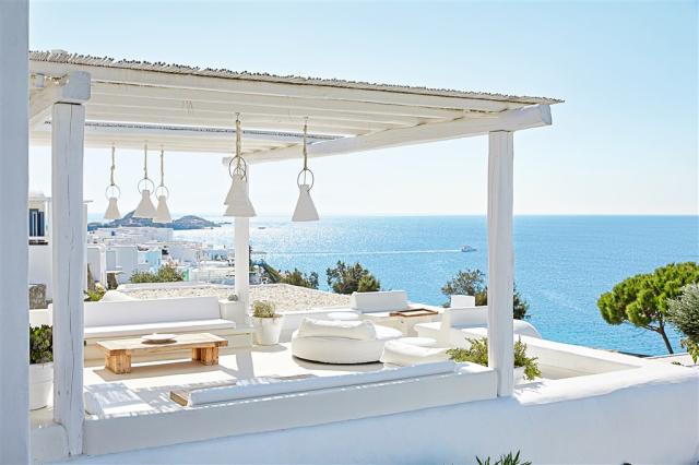 70-Z140_Royal-Blu-Mansion-outdoor-living-area-with-panoramic-se