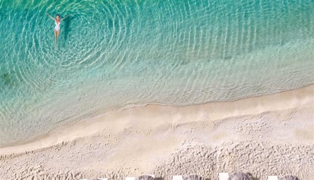 12-Mykonos Psarou-Beach.jpg