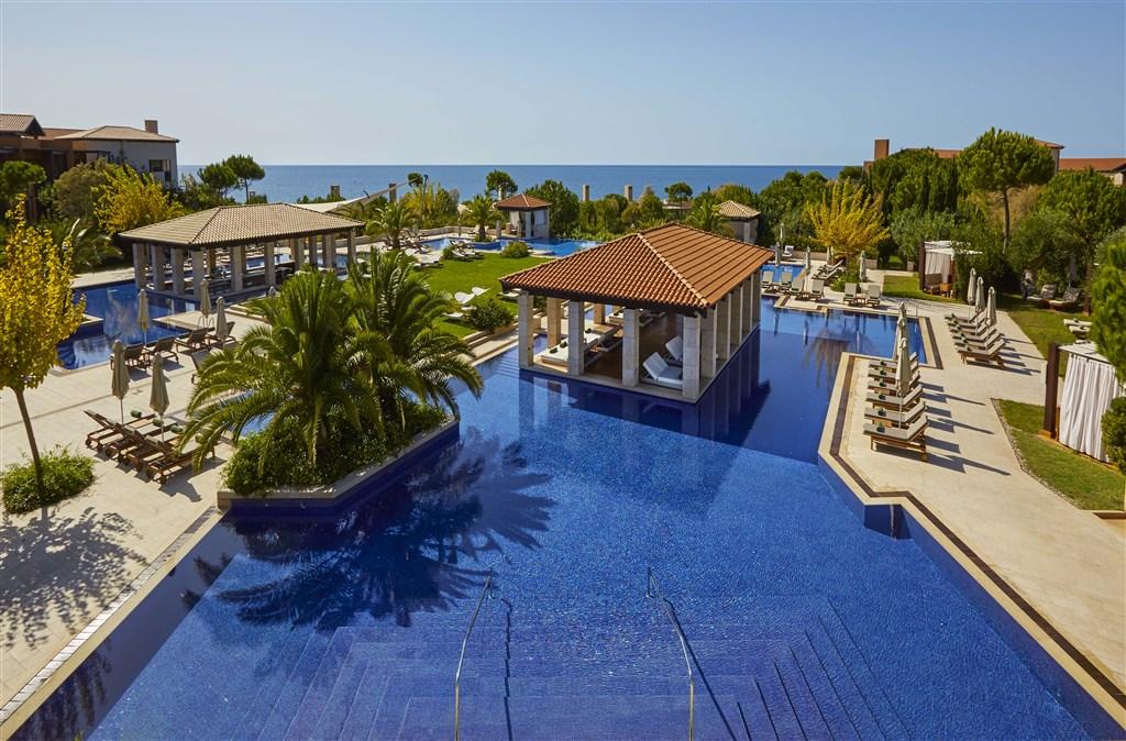 The Romanos a Luxury Collection
