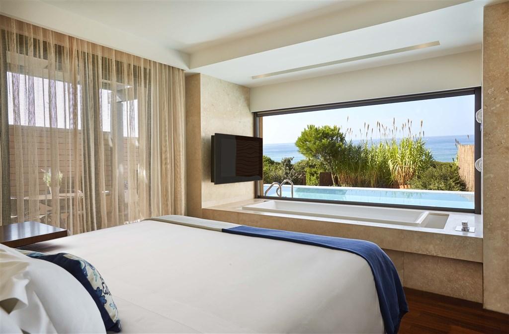 Guestroom_Grand Premium Infinity Suite1.jpg