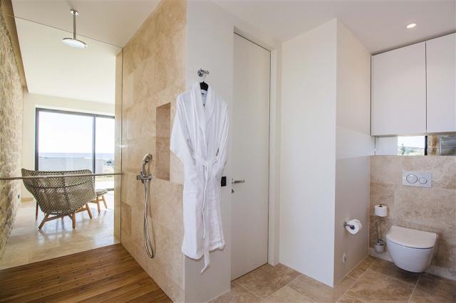 Master shower.jpg