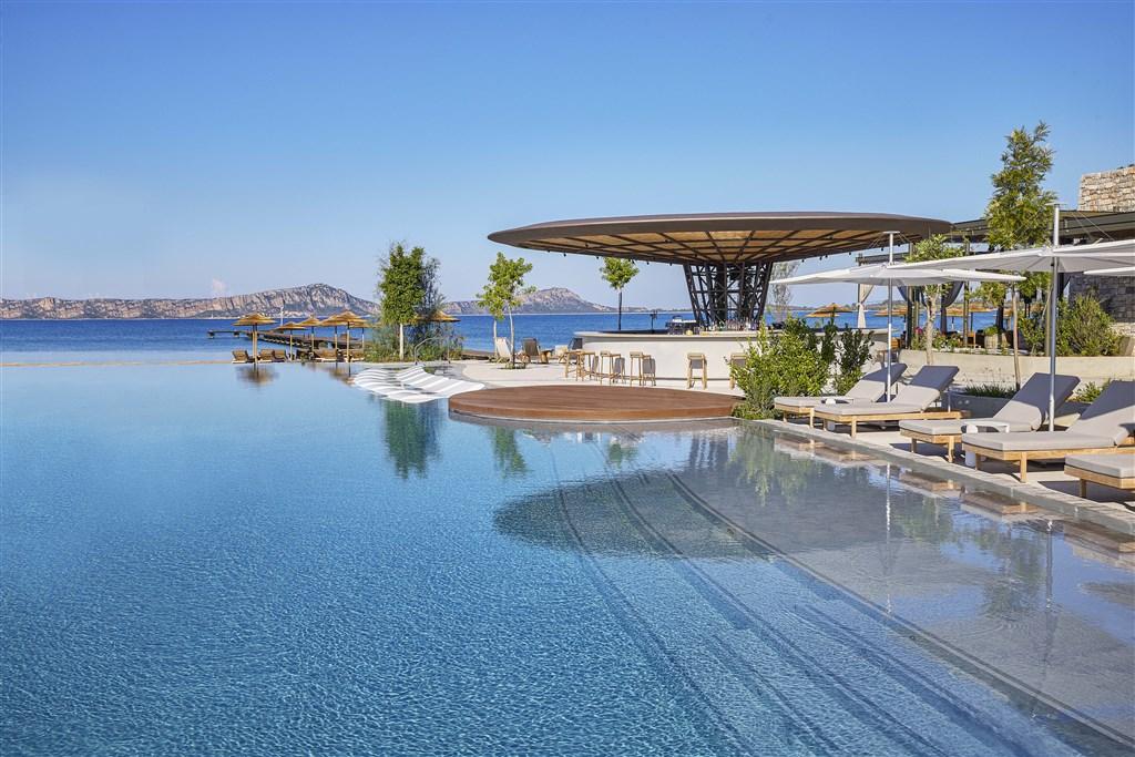 W Costa Navarino