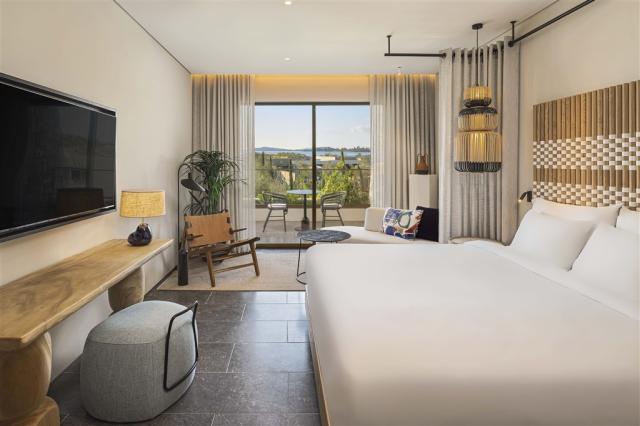Fabulous Bay View Room_1.jpg