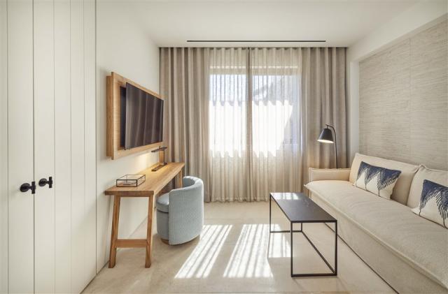 WOW Beachfront Infinity Villa_3rd room_0105.jpg