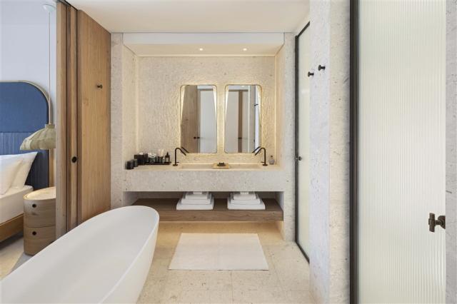 WOW Beachfront Infinity Villa_master bathroom.jpg