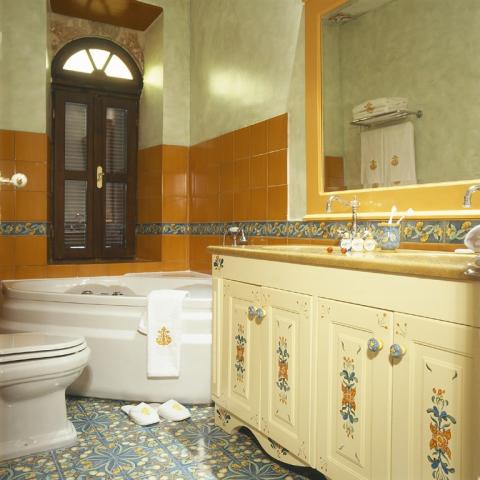 tzami suite bathroom.tif