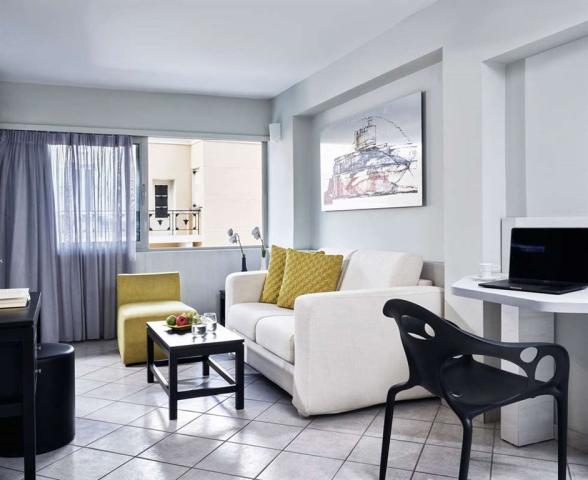 standard-suite-wb-street-view-2.jpg