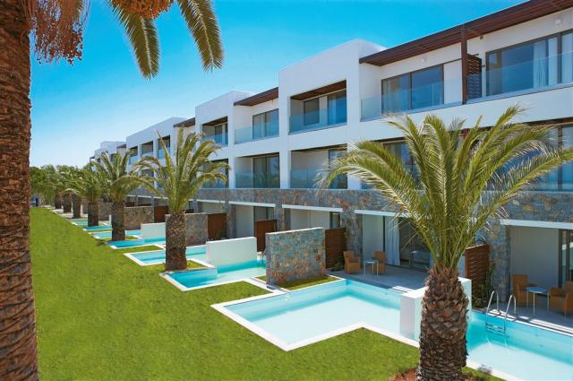 56-Family-Suites-among-spacious-gardens-and-private-pools_72dpi