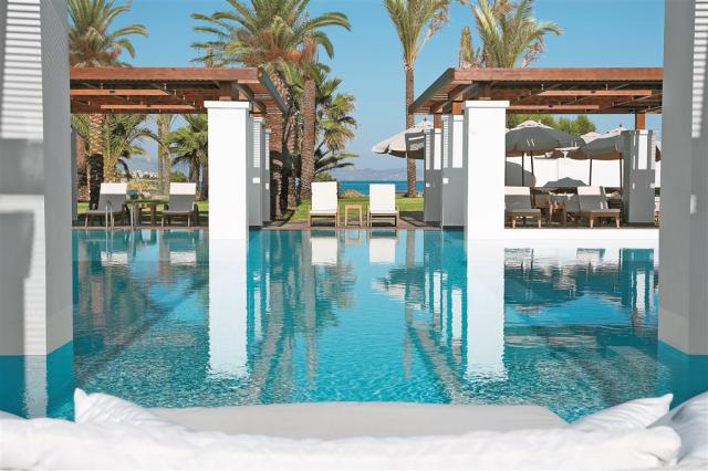 18-Olympic-sized-pool,-sea-view.jpg