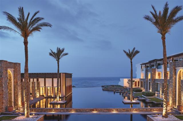 02-Sea-View-Restaurants-And-Palm-Fringed-Lagoons.jpg