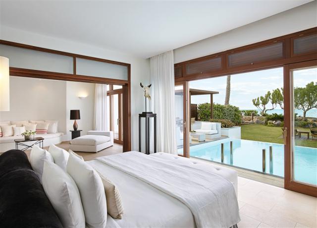 37-Presidential-Villa,-Glass-Fronted-Door-Leading-To-The-Privat