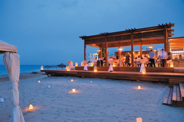 12-New-Beach-Bar-and-Sunset-Lounge_72dpi.jpg