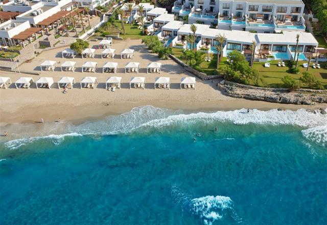 28-Villas-on-the-beach-with-dramatic-sea-views_72dpi.jpg