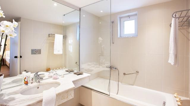 23-leoniki-apartment-luxurious-bathroom-8792.jpg