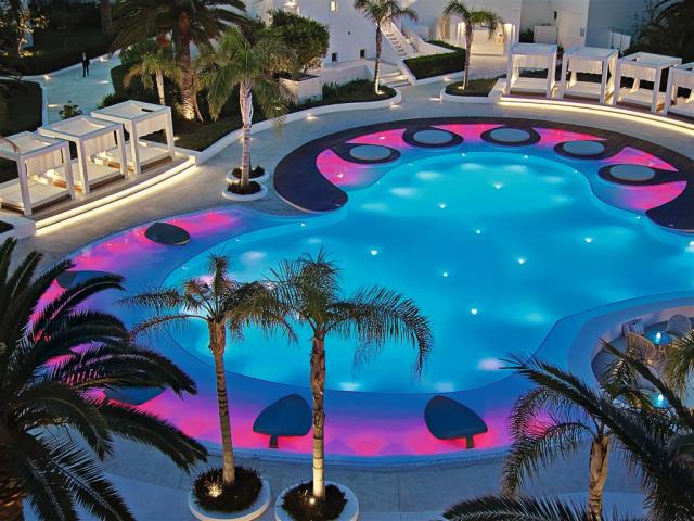 02-one-of-a-kind-illuminated-pool_ca002_72dpi.jpg