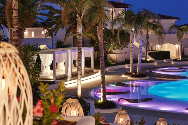 05-Impressive-pavilions-by-the-pool_ca005_72dpi.jpg
