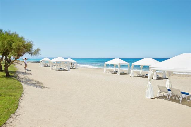 16-Escape to a beachfront paradise set in a sapphire sea_ca016_