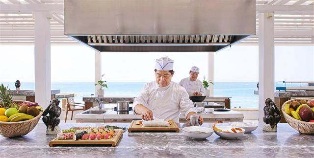08-Thoughtfully-crafted-menus-from-the-hotels-expert-culinary-t
