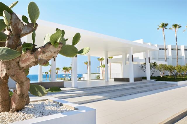 13-Easy-elegance-and-open-style-spaces_72dpi.jpg
