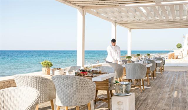 17-Tavernaki-Greek-a-la-carte-restaurant-at-the-seafront_72dpi.