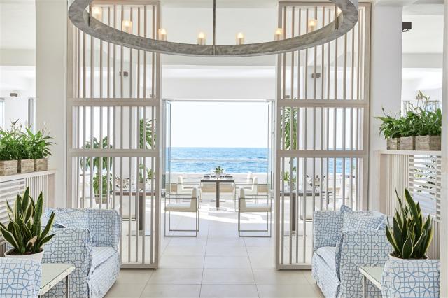 18-Ventanas-Il-Mar-elegant-buffet-styled-mediterranean-restaura
