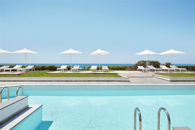 20-Lux-Me-Swim-Up-Bungalow-with-sea-view-and-sharing-pool_72dpi