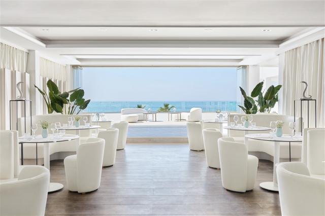 07-Fine-dining-menu-degustation-in-the-white-restaurant_72dpi.j