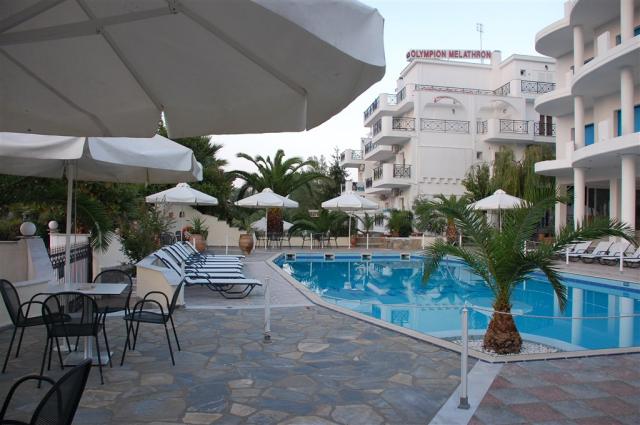 Pool Bar Day 5.JPG