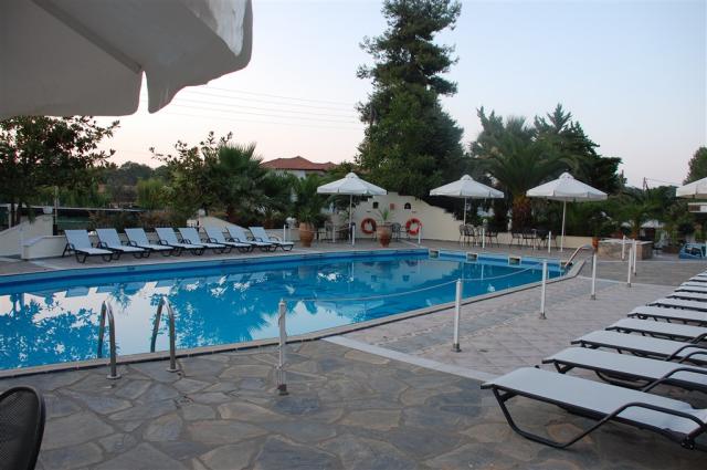 Pool Bar Day 2.JPG