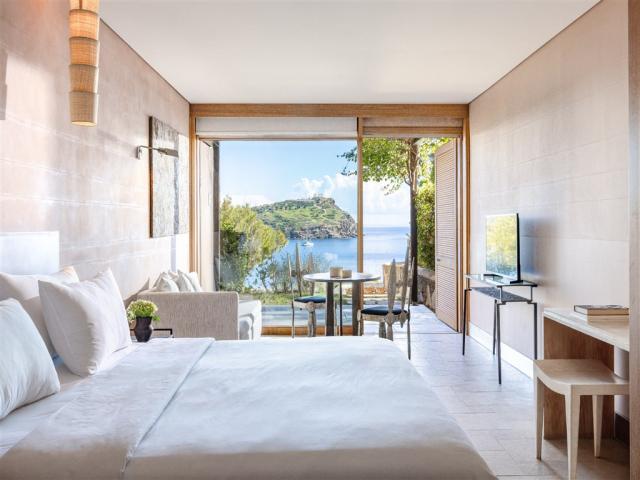 01-deluxe-bungalow-sea-view.jpg