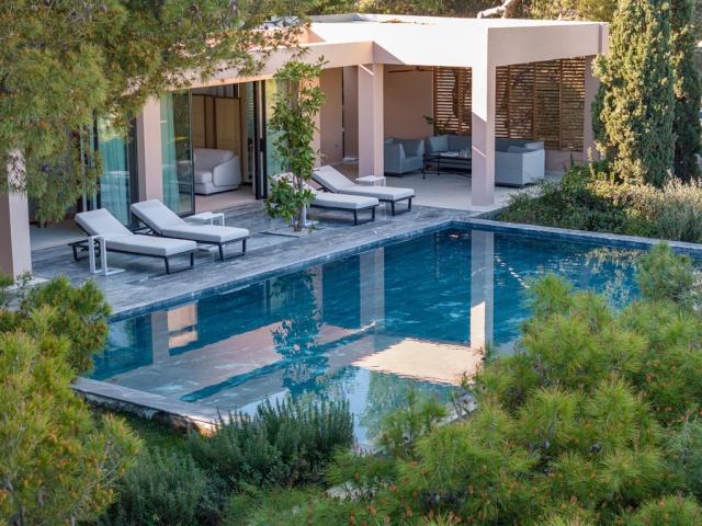 07-Pine-Hill-Villa-Private-Pool.jpg